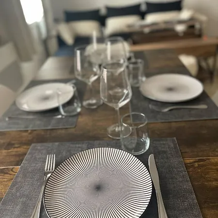 Vous Viendrez Vivre Ici 2 Pièces Lavandes Garage à Moto Appartement