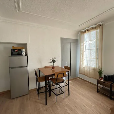 Vous Viendrez Vivre Ici 2 Pieces Lavandes Garage A Moto Daire