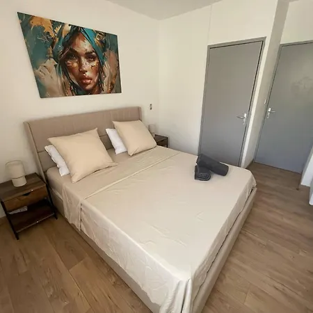 Vous Viendrez Vivre Ici 2 Pièces Lavandes Garage à Moto *